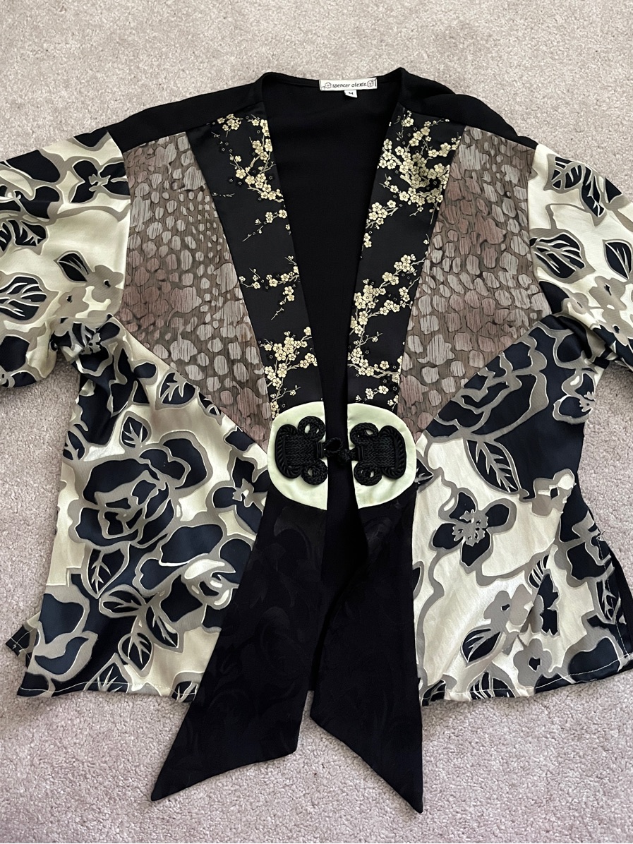 Spencer Alexis Abstract Floral Satin Kimono Jacket In Black & Cream